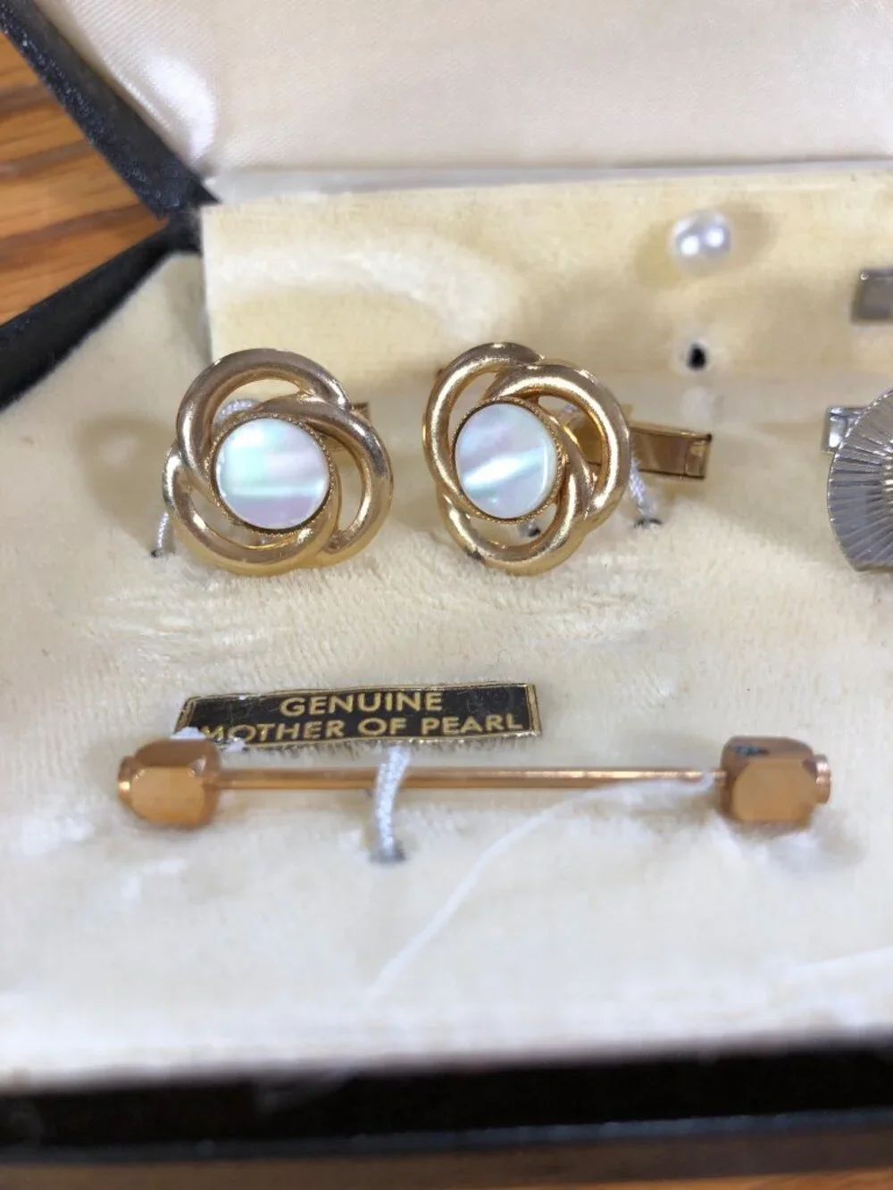 Vintage Stacy Cufflinks Tie Clips Set Mother Of Pearl Rhinestone Details Mens